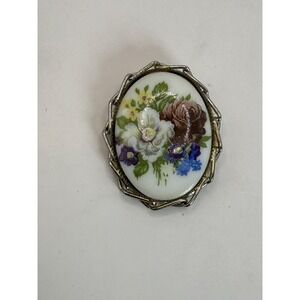 Vintage Porcelain Floral Oval Brooch – Hand-Painted Style Pin